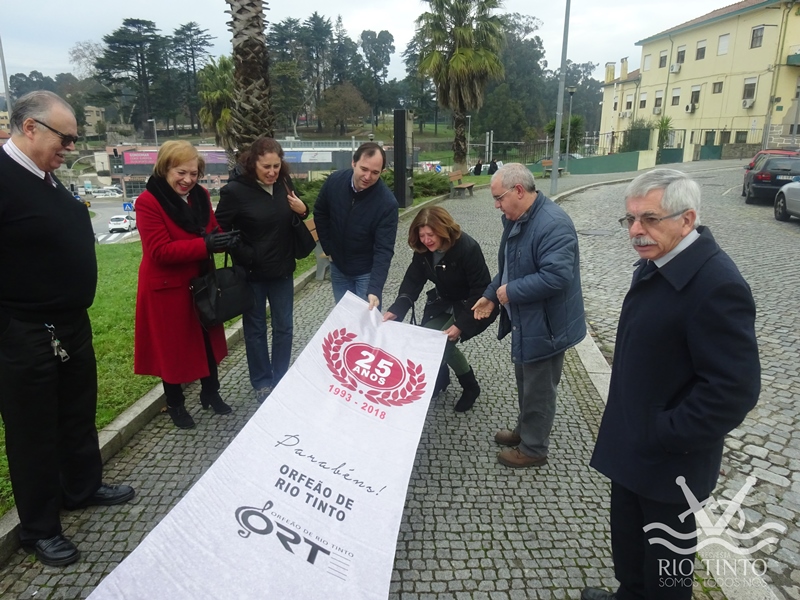 2018 01 12 Colocação do 1º pendão do 25º Aniversário do Orfeão 7